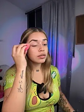 Snapshot of JoselinFlower_ chatting on 11/21/25, 01:59 JoselinFlower online show from 11/21/25, 01:59