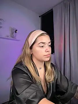 Snapshot of JoselinFlower_ chatting on 11/23/25, 02:44 JoselinFlower online show from 11/23/25, 02:44