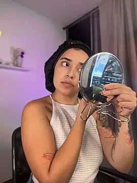 Snapshot of JoselinFlower_ chatting on 12/19/25, 01:34 JoselinFlower online show from 12/19/25, 01:34