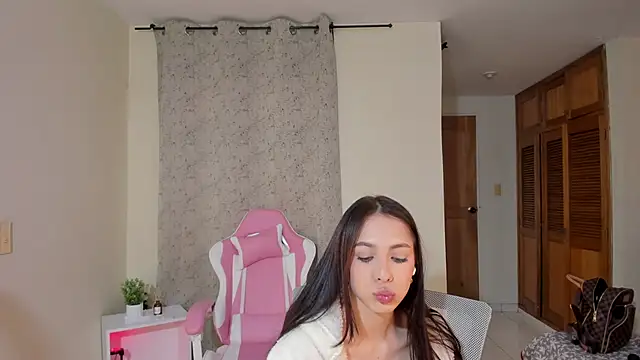 Snapshot of shanakendal2 chatting on 02/12/25, 04:44 shanakendal2 online show from 02/12/25, 04:44