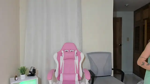 Snapshot of shanakendal2 chatting on 02/17/25, 08:36 shanakendal2 online show from 02/17/25, 08:36