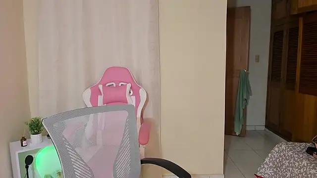 Snapshot of shanakendal2 chatting on 02/19/25, 02:34 shanakendal2 online show from 02/19/25, 02:34