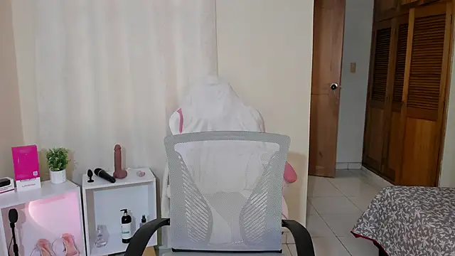 Snapshot of shanakendal2 chatting on 02/24/25, 04:47 shanakendal2 online show from 02/24/25, 04:47