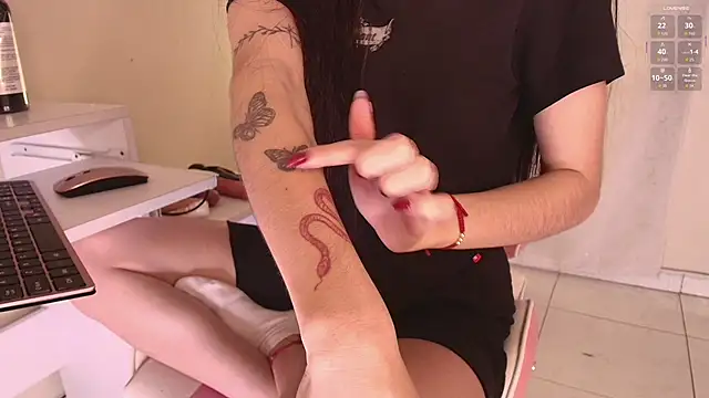 Snapshot of shanakendal2 chatting on 11/28/25, 02:20 shanakendal2 online show from 11/28/25, 02:20