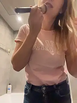 Snapshot of Vanilladreams chatting on 02/03/26, 05:29 Vanilladreams online show from 02/03/26, 05:29