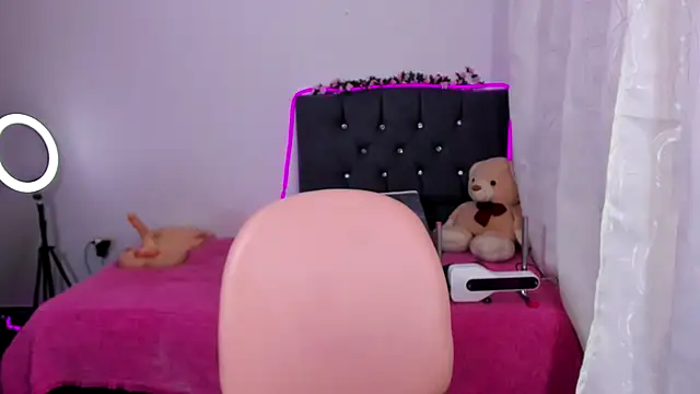 Snapshot of CataleyaHot_132 chatting on 11/07/25, 04:34 CataleyaHot 132 online show from 11/07/25, 04:34