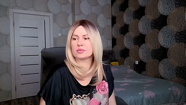 Snapshot of natusik chatting on 12/14/24, 06:46 natusik online show from 12/14/24, 06:46