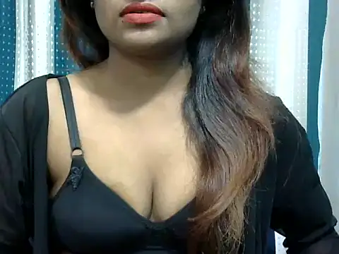 Snapshot of Mayra_baby chatting on 12/18/25, 06:03 Mayra baby online show from 12/18/25, 06:03