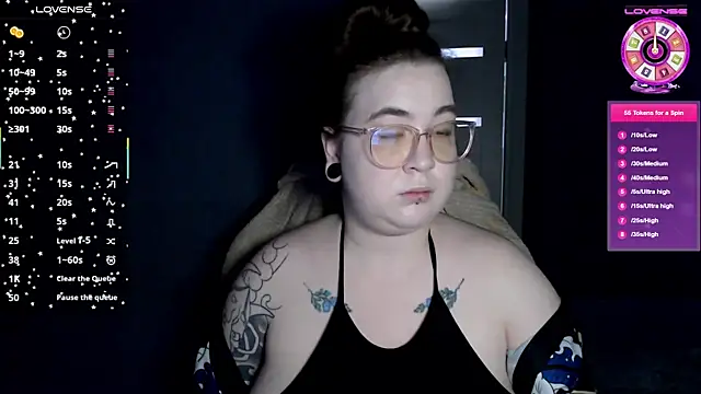 Snapshot of Valeri-Star chatting on 12/17/25, 10:21 Valeri-Star online show from 12/17/25, 10:21