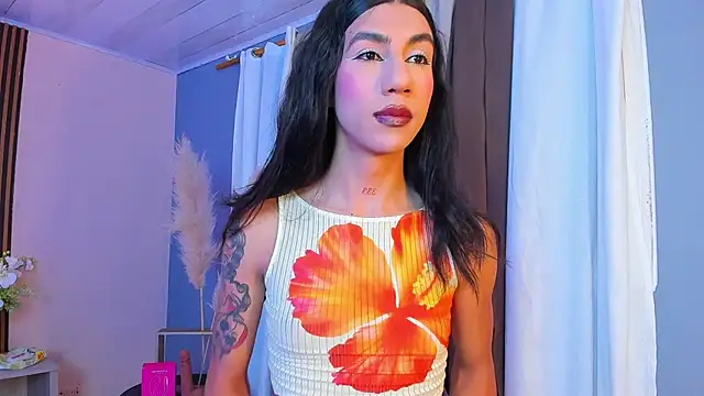 sofiaa grey  online show from 10/13/25, 12:49