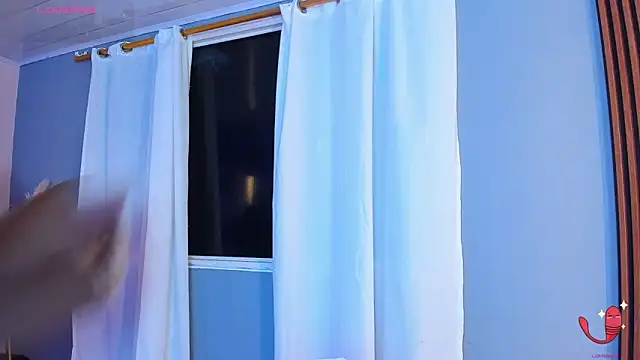 sofiaa grey  online show from 11/07/25, 01:00