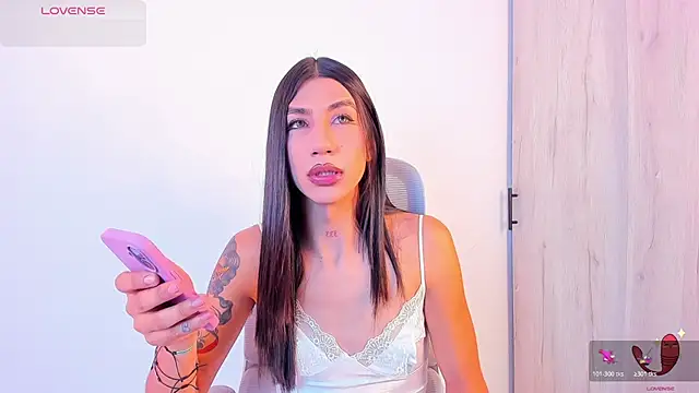 sofiaa grey  online show from 11/11/25, 02:50