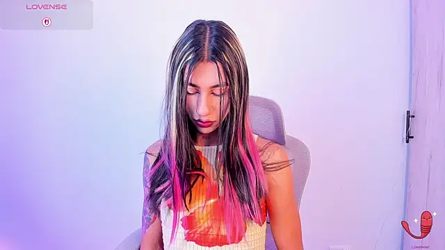 sofiaa grey  online show from 11/16/25, 01:06