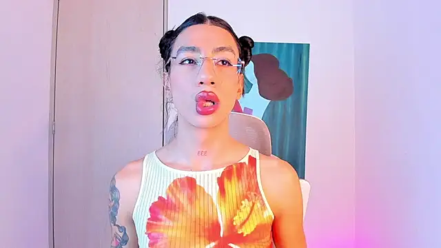 sofiaa grey  online show from 03/02/26, 12:56