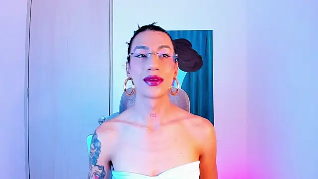 sofiaa grey  online show from 04/06/26, 01:23