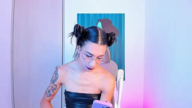 Snapshot of sofiaa_grey_ chatting on 04/21/26, 04:01 sofiaa grey online show from 04/21/26, 04:01