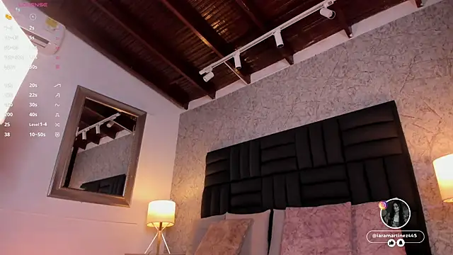 Snapshot of iara_martinez chatting on 09/27/25, 12:43 iara martinez online show from 09/27/25, 12:43