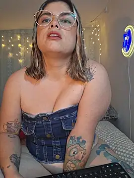 Juliietha servas online show from 04/15/26, 11:16