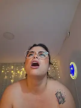 Juliietha servas online show from 05/19/26, 01:56