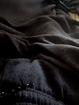 Snapshot of Beyraul123 chatting on 12/17/25, 04:24 Beyraul123 online show from 12/17/25, 04:24