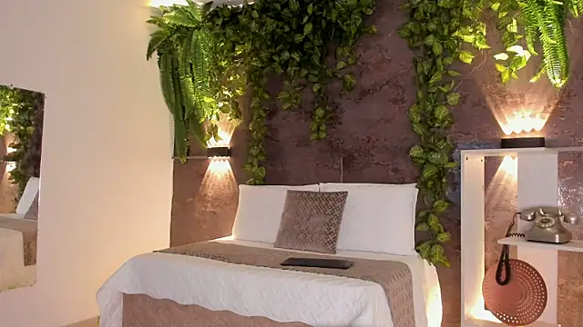 emily hunter12 online show from 04/22/26, 12:39