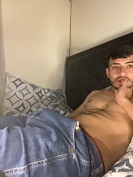 Snapshot of tom_thick chatting on 12/06/24, 06:50 tom thick online show from 12/06/24, 06:50