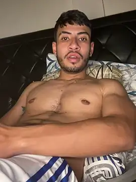 Snapshot of tom_thick chatting on 12/30/24, 07:15 tom thick online show from 12/30/24, 07:15