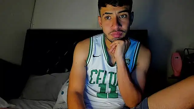 Snapshot of tom_thick chatting on 03/10/25, 05:18 tom thick online show from 03/10/25, 05:18