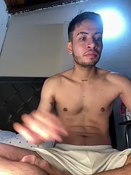 Snapshot of tom_thick chatting on 03/20/25, 07:35 tom thick online show from 03/20/25, 07:35