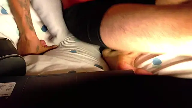 Snapshot of tom_thick chatting on 10/01/25, 05:02 tom thick online show from 10/01/25, 05:02