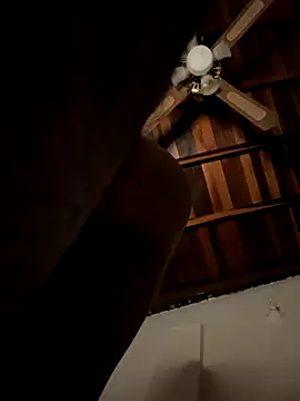 Snapshot of tom_thick chatting on 10/28/25, 06:28 tom thick online show from 10/28/25, 06:28