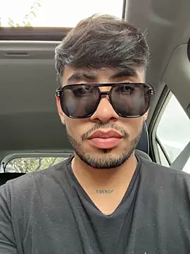 Snapshot of tom_thick chatting on 11/04/25, 05:12 tom thick online show from 11/04/25, 05:12