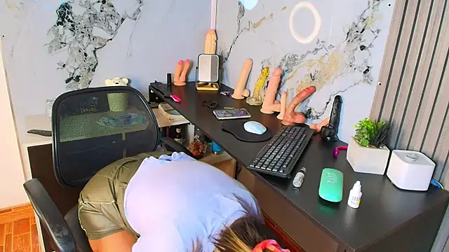 AlixLong online show from 09/27/25, 10:09