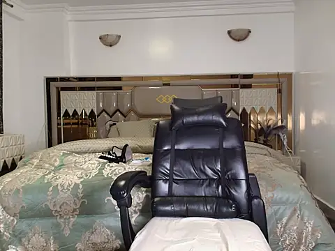 ebony shilly3 online show from 11/12/25, 12:33