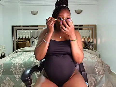 ebony shilly3 online show from 11/18/25, 11:37