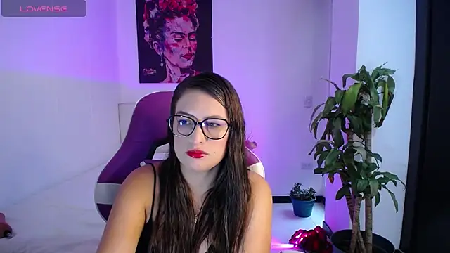 esmeraldaa230 online show from 11/14/25, 07:56