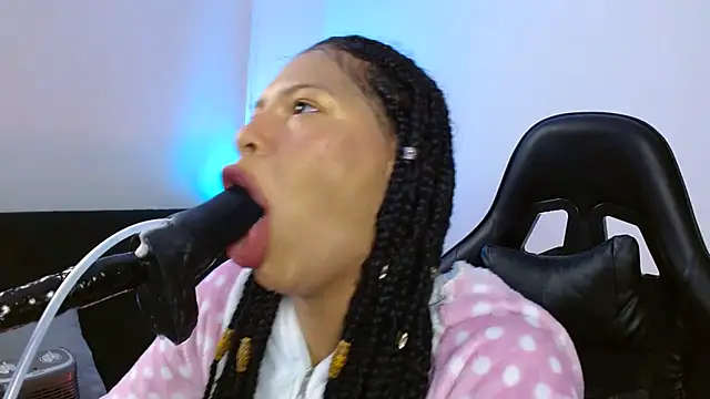 Snapshot of Anabel693 chatting on 01/19/25, 07:36 Anabel693 online show from 01/19/25, 07:36