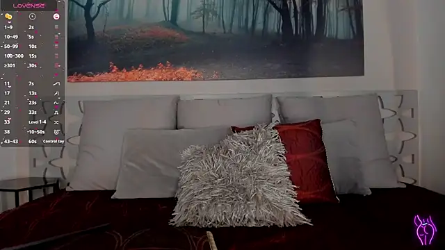 Snapshot of LunaRuso chatting on 02/02/25, 08:19 LunaRuso online show from 02/02/25, 08:19