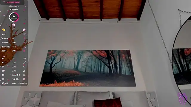 Snapshot of LunaRuso chatting on 02/08/25, 02:15 LunaRuso online show from 02/08/25, 02:15