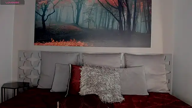 Snapshot of LunaRuso chatting on 02/14/25, 11:09 LunaRuso online show from 02/14/25, 11:09