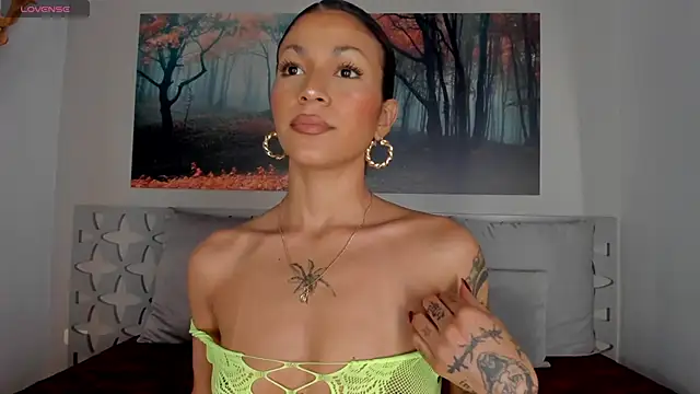 Snapshot of LunaRuso chatting on 02/24/25, 11:19 LunaRuso online show from 02/24/25, 11:19