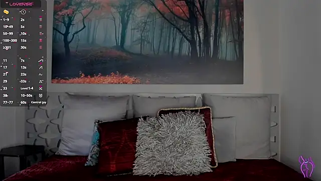 Snapshot of LunaRuso chatting on 03/08/25, 08:03 LunaRuso online show from 03/08/25, 08:03