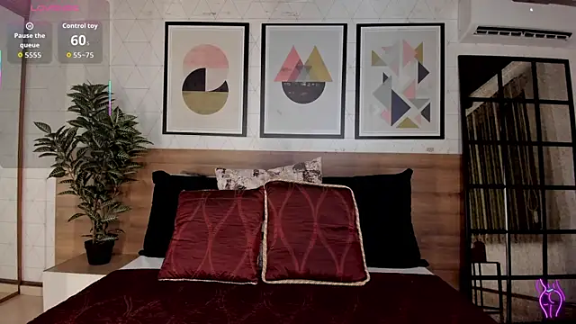 Snapshot of LunaRuso chatting on 09/15/25, 07:47 LunaRuso online show from 09/15/25, 07:47