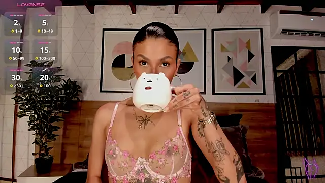 Snapshot of LunaRuso chatting on 09/17/25, 07:59 LunaRuso online show from 09/17/25, 07:59