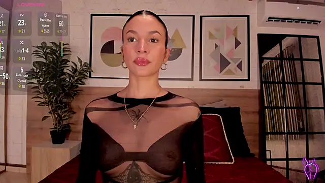 Snapshot of LunaRuso chatting on 11/11/25, 07:47 LunaRuso online show from 11/11/25, 07:47