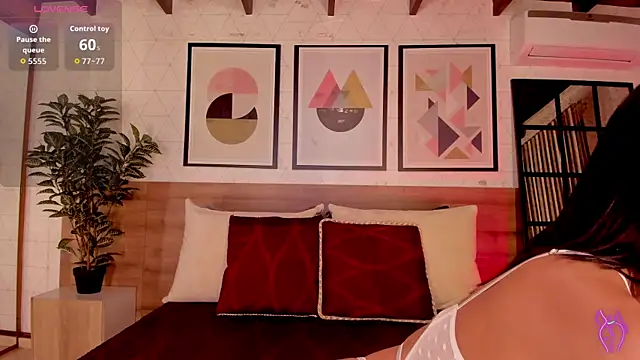 Snapshot of LunaRuso chatting on 11/24/25, 07:57 LunaRuso online show from 11/24/25, 07:57