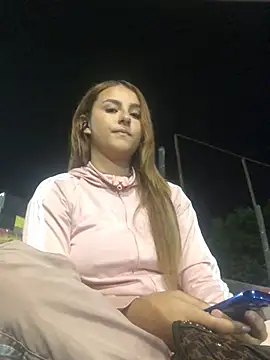 Valeriasaenzz  online show from 03/18/25, 01:32