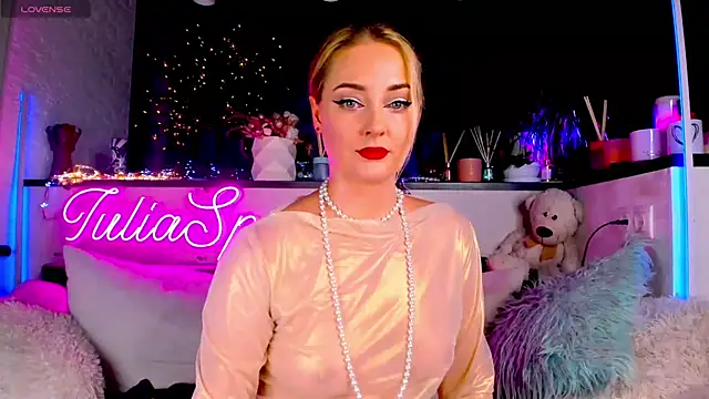 Snapshot of _JuliaSpace_ chatting on 12/06/24, 03:11 JuliaSpace online show from 12/06/24, 03:11