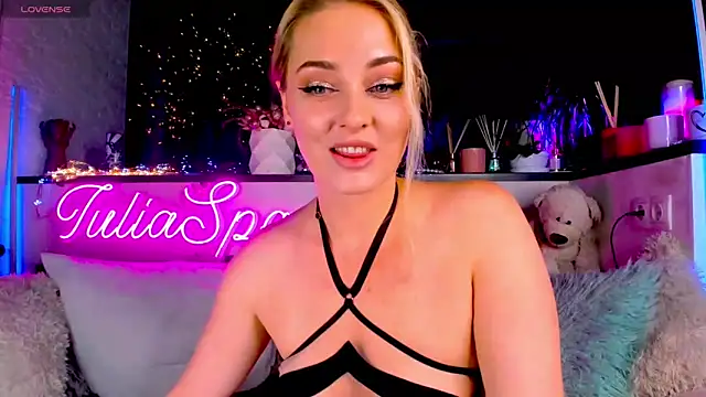 Snapshot of _JuliaSpace_ chatting on 12/08/24, 03:56 JuliaSpace online show from 12/08/24, 03:56