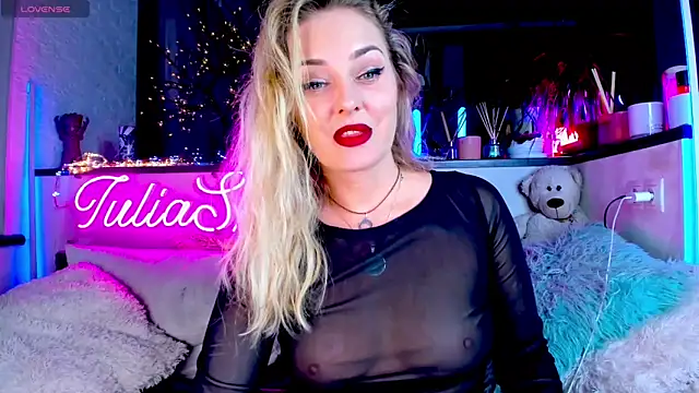 Snapshot of _JuliaSpace_ chatting on 01/17/25, 06:54 JuliaSpace online show from 01/17/25, 06:54